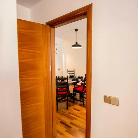 Casa Triana * أرّاثيفي