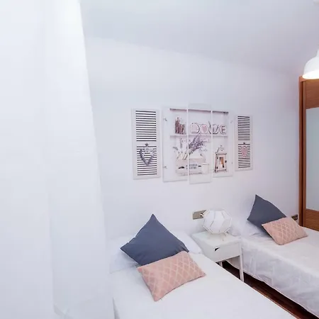 Casa Triana * أرّاثيفي